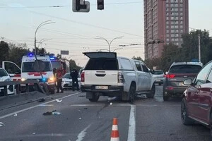 У Києві сталася ДТП за участю військового авто. Серед загиблих – поліцейський (фото)