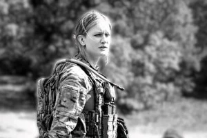 На другому курсі навчання, щойно виповнилося 18 років, Дар’я Лопатіна вступила до лав НГУ «Азов» 