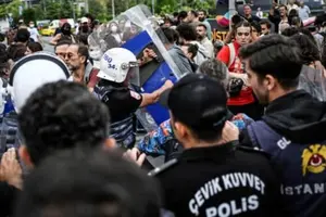 Туреччина на порозі політичної кризи. Соцмережі не працюють, протести на вулицях