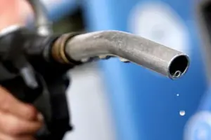 Багато водіїв переходять на використання бензину марки АІ-92 замість АІ-95