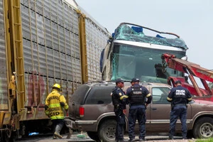 У Мексиці поїзд зіткнувся з автобусом: є загиблі та поранені 