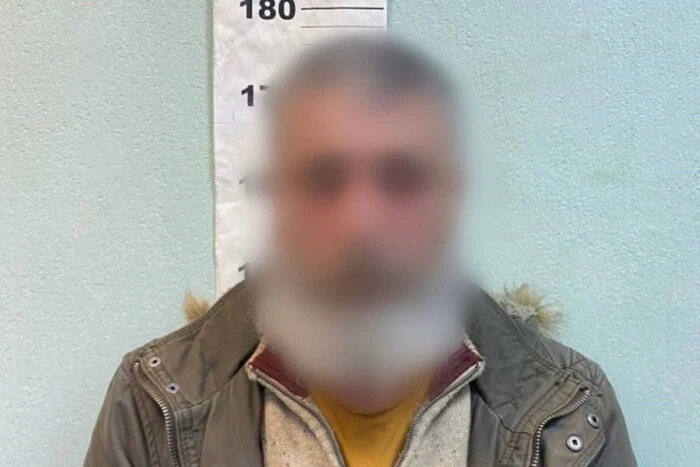 Суд покарав рецидивіста, який викрав рюкзак військового у метро