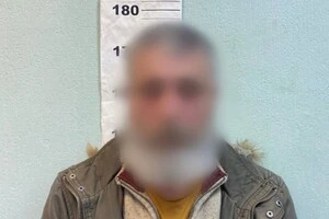 Суд покарав рецидивіста, який викрав рюкзак військового у метро