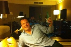 Бармен неочікувано отримав великі суми грошей