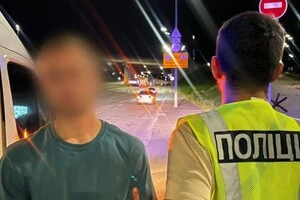 Фігурант перебуває під вартою. За скоєне йому загрожує до десяти років позбавлення волі