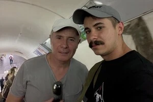 Костянтин Грубич з сином Ярославом в київському метрополітені