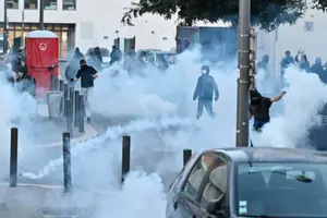 Протестувальники блокували дороги, підпалювали багаття