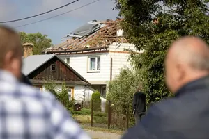 Пошкоджений будинок у населеному пункті Вирики у Польщі через уламок російського дрона