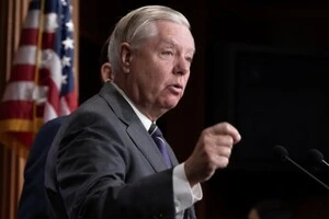 Грем: Ми готові ухвалити закон, що дозволяє введення нових жорстких санкцій і тарифів, які ви (президент Трамп) зможете застосовувати на свій розсуд