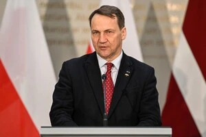 Сікорський підкреслив, що польські пілоти мають певні оперативні обмеження