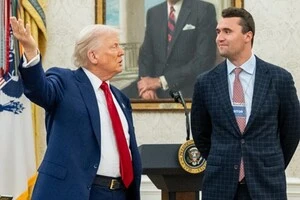 Дональд Трамп і Чарлі Кірк