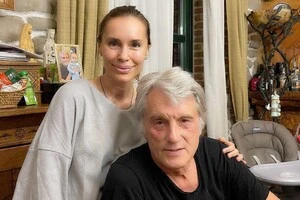 Донька Віктора Ющенка пожартувала про новий помаранчевий iPhone 17