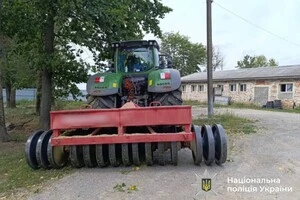 Водій трактора затримали, йому загрожує до восьми років позбавлення волі