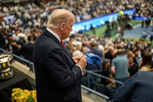 Трамп у телефонній розмові з європейськими лідерами закликав їх якомога швидше скоротити закупівлі російської нафти