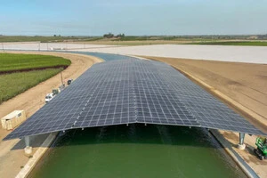 Сонячні панелі встановили над водяним каналом