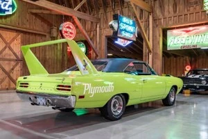 Капсула часу за $300 тис.: виявлено культовий спорткар 70-х у новому стані