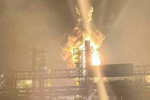 На заводі «Киришинефтеоргсинтез» виникла пожежа внаслідок атаки дронів