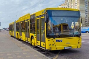 Причиною зміни руху стало проведення продовольчого ярмарку на вул. Івана Микитенка