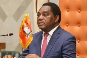 Суд у Замбії засудив чоловіків за спробу вбити президента за допомогою чаклунства з хамелеоном