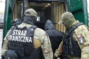 Польща депортує українця, який запустив дрон над урядовими будівлями