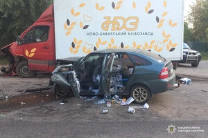 На Харківщині легковик зіткнувся з хлібовозом: загинули двоє людей