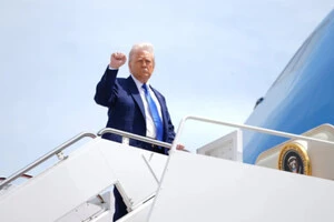 Літак Трампа ледь не зіткнувся з пасажирським рейсом над Нью-Йорком