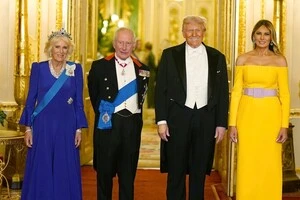 Трамп та Меланія разом з королівським подружжям під час бенкету у Вінзорському замку