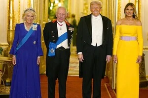 Королева Камілла та Меланія Трамп обрали сукні у кольорах українського прапора (фото)