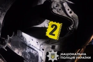 Підпал автомобіля Toyota було здійснено за допомогою пляшки із легкозаймистою речовиною, яку підпалили та поклали під транспортний засіб