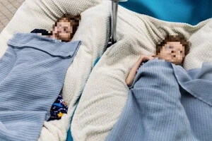 Двоє 13-річних братів важили по 8,5 кг