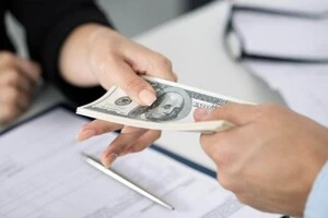 Українці значно частіше почали брати кредити під час війни: статистика