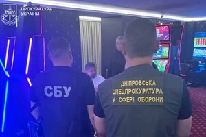 Допомагав депутатці облради фіктивно служити. ДБР затримало офіцера