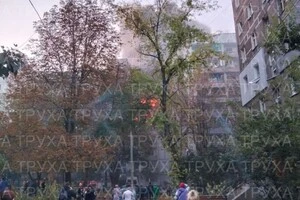 Дніпро. Росія вдарила по багатоповерхівці (відео)