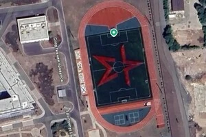 Росія перетворила стадіон у Маріуполі на пропагандистський плацдарм (фото)