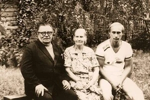 Журналісти дізналися химерний факт про батьків Путіна