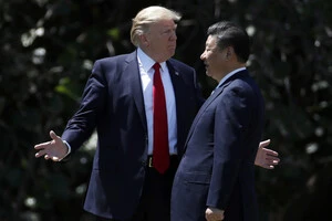 Чим критичніше Трамп висловлюється щодо Путіна, тим мʼякшим він стає до Сі