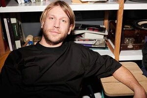 Дорн заявив, що не збирається припиняти співати російською 