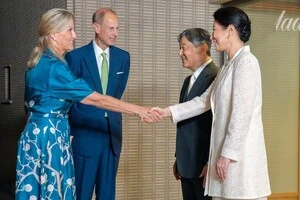 Герцогиня Софі вразила Токіо глибоким реверансом перед імператором Японії