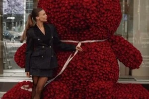 Ведмідь з троянд за 536 тис. грн 