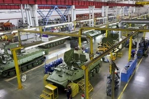 Водночас, виробники дронів і ракет продовжують збільшувати оклади для нових кадрів