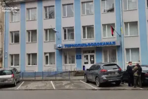 Несправний зливний бачок у квартирі тернополянина спричинив багатотисячний рахунок за воду