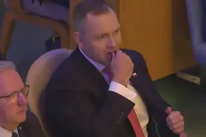 Навроцький отримав від помічника упаковку зі снюсом