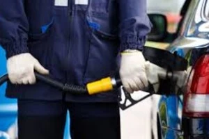 На АЗС Росії дефіцит бензину