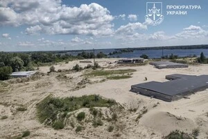Земельна ділянка на Жуковому острові, якою хотіли заволодіти, має площу 11 га та орієнтовну вартість понад 40 млн грн
