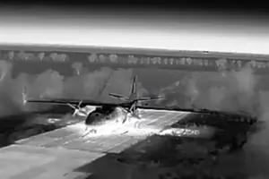 Спецпризначенці ГУР спалили два транспортних літаки російських загарбників
