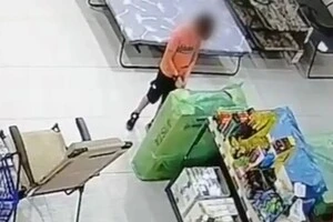 Дитина влаштувала пожежу у столичному гіпермаркеті, поки батьки робили покупки