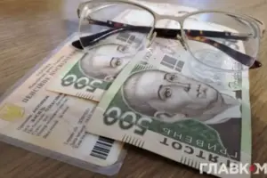 Пенсія при 30 роках стажу: розрахунок і виплати