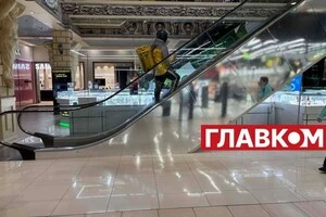 Протягом години у торгівельному центрі буде приглушено світло в усіх приміщеннях