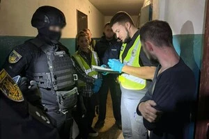 Слідчі провели обшук у квартирі чоловіка та знайшли комп’ютерну техніку та флеш-носії зі сценами дитячої порнографії на більш ніж 5 ТБ пам’яті