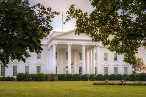 Офіс з питань управління та бюджету наказав визначити програми та проєкти, фінансування яких буде припинено